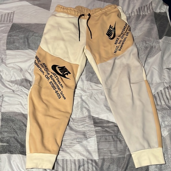 Nike Tech - Picture 2 of 3